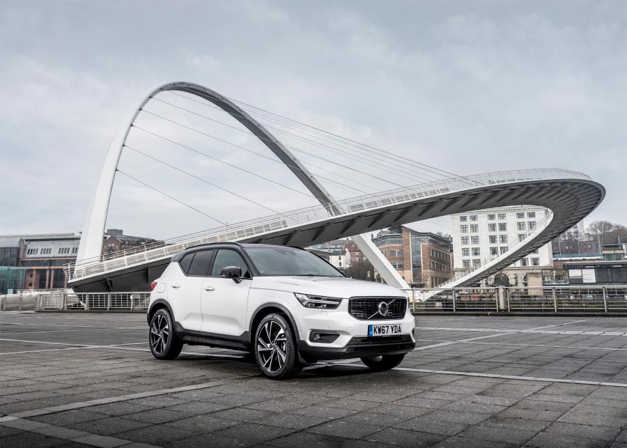  Volvo XC40 T5 R-Design 2017 года  (UK) (фото 18 из 41)